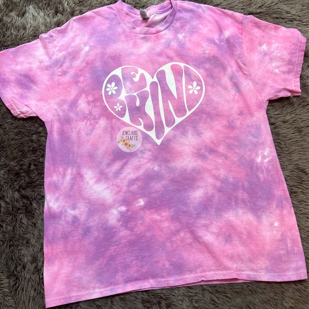 Be Kind Tie Dye Graphic T Shirt NWT retro groovy